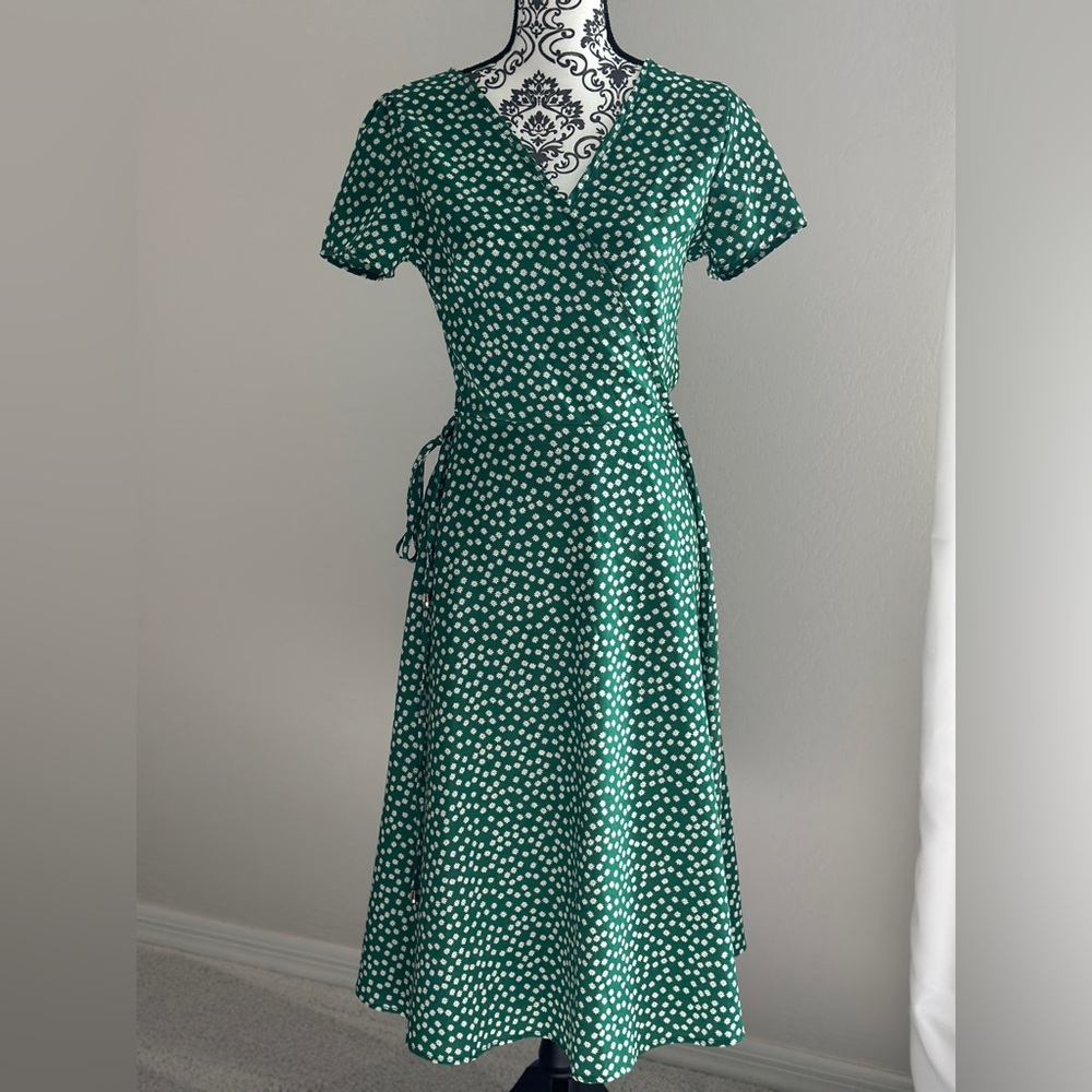 Green Polka Dot Daisy Wrap Dress w belt